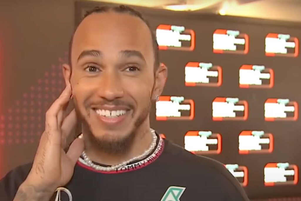 Hamilton: c'è un particolare nella sua prima foto in Ferrari che è sfuggito a molti